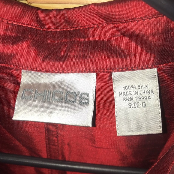 Chico’s red 100% silk party dressy button front shirt size 0 (S/4) - Picture 3 of 3